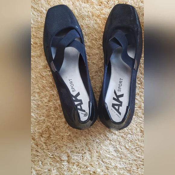 Ann Klein Sport Women's Black Flats. Size 10 Worn Once...Like New - Picture 3 of 3